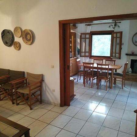 Villa Dimitris Áfra エクステリア 写真