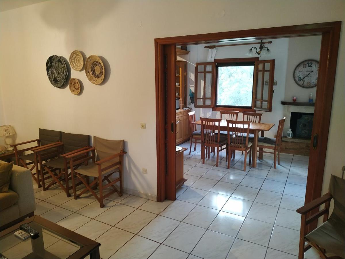 Villa Dimitris Áfra エクステリア 写真