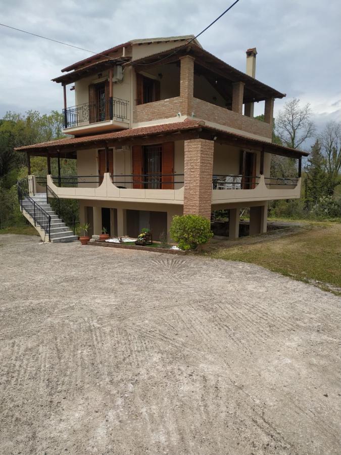 Villa Dimitris Áfra エクステリア 写真