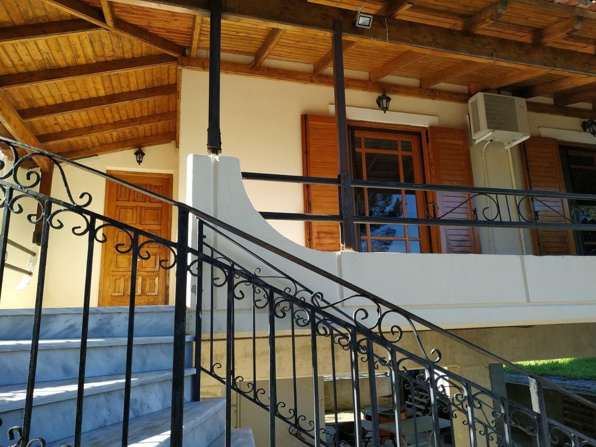 Villa Dimitris Áfra エクステリア 写真