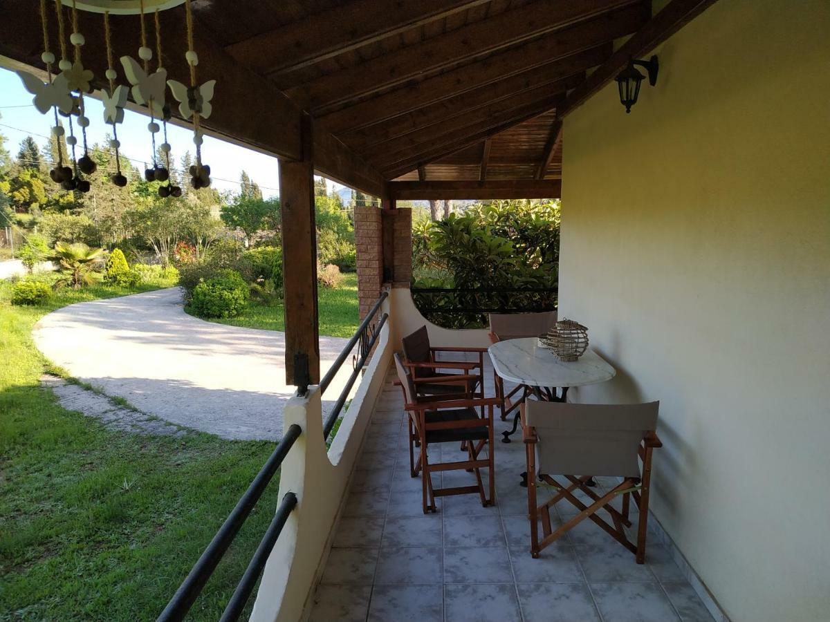 Villa Dimitris Áfra エクステリア 写真